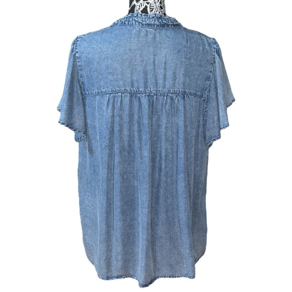 🧚 Jane & Delancey Chambray Lyocell Acid Wash Flutter Sleeve Shirt - Picture 2 of 5